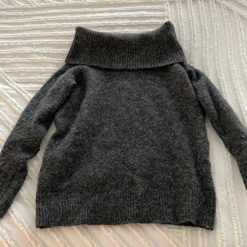 Aritzia| Wool Sweater | Charcoal